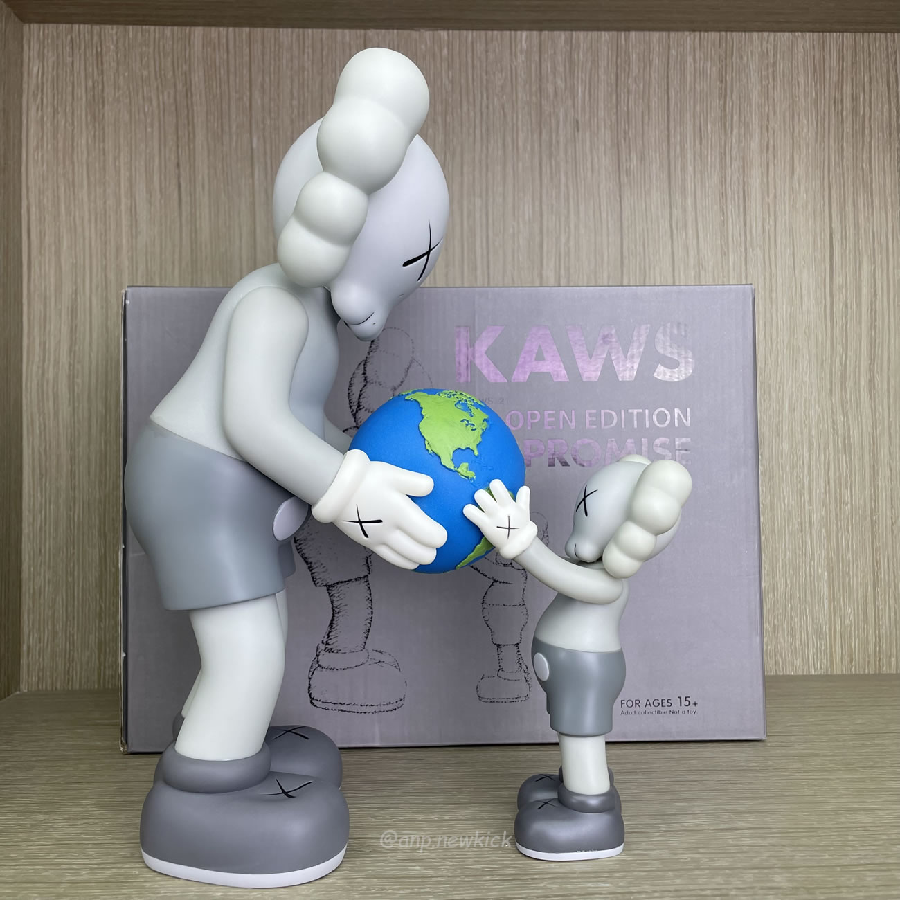 Kaws The Promise Grey Figure (10) - newkick.vip